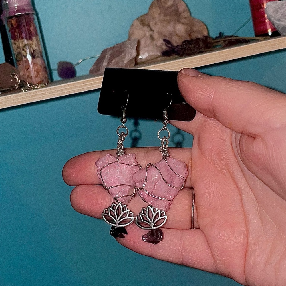 🪷Pink, Druzy Agate with Lotus Charm and Amethyst Shards🪷